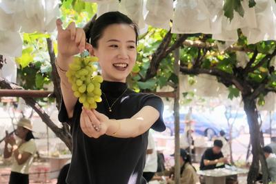 石老人浴场人气爆棚