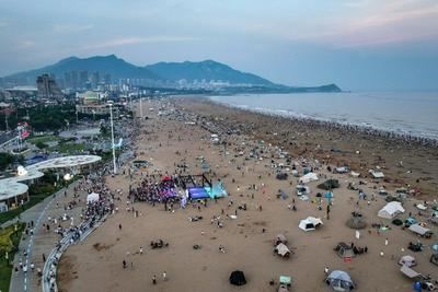 人潮共赴夏日海风之约